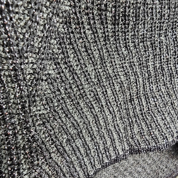 St. John Couture Black Metallic V-Neck Long Sleeve Knit Blouse Size 2 - Picture 7 of 8